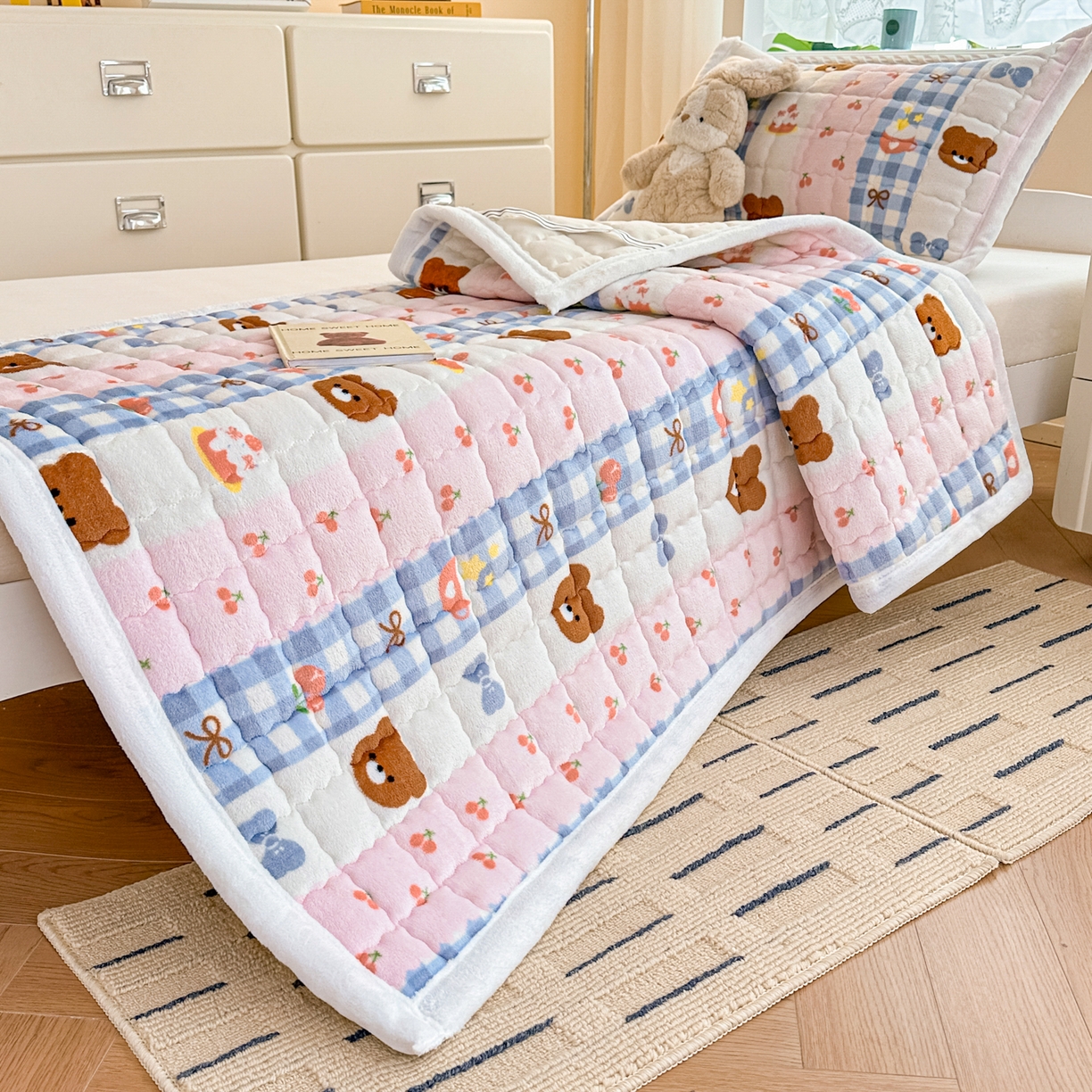 91家纺网 家纺一手货源 找家纺 川悦生活 2025新款A类印花牛奶绒床垫加厚绒保暖床床褥 床垫奶朵布丁熊