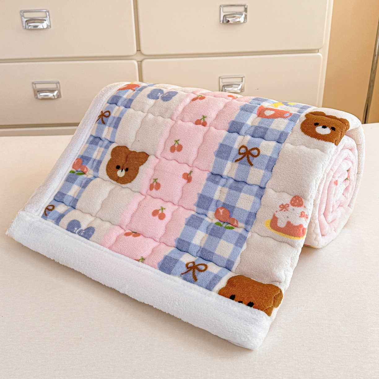 91家纺网 家纺一手货源 找家纺 川悦生活 2025新款A类印花牛奶绒床垫加厚绒保暖床床褥 床垫奶朵布丁熊