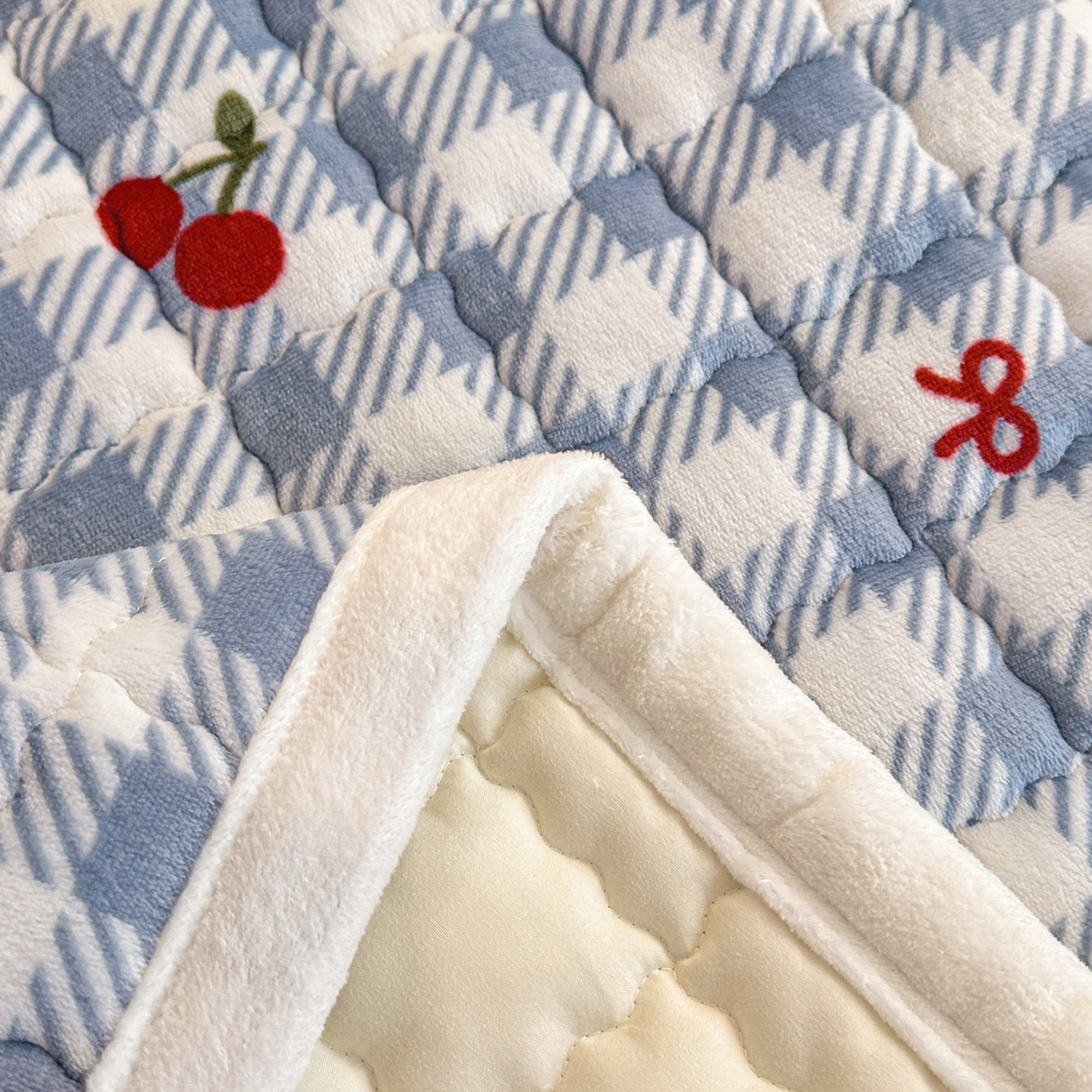 91家纺网 家纺一手货源 找家纺 川悦生活 2025新款A类印花牛奶绒床垫加厚绒保暖床床褥 床垫青禾车厘