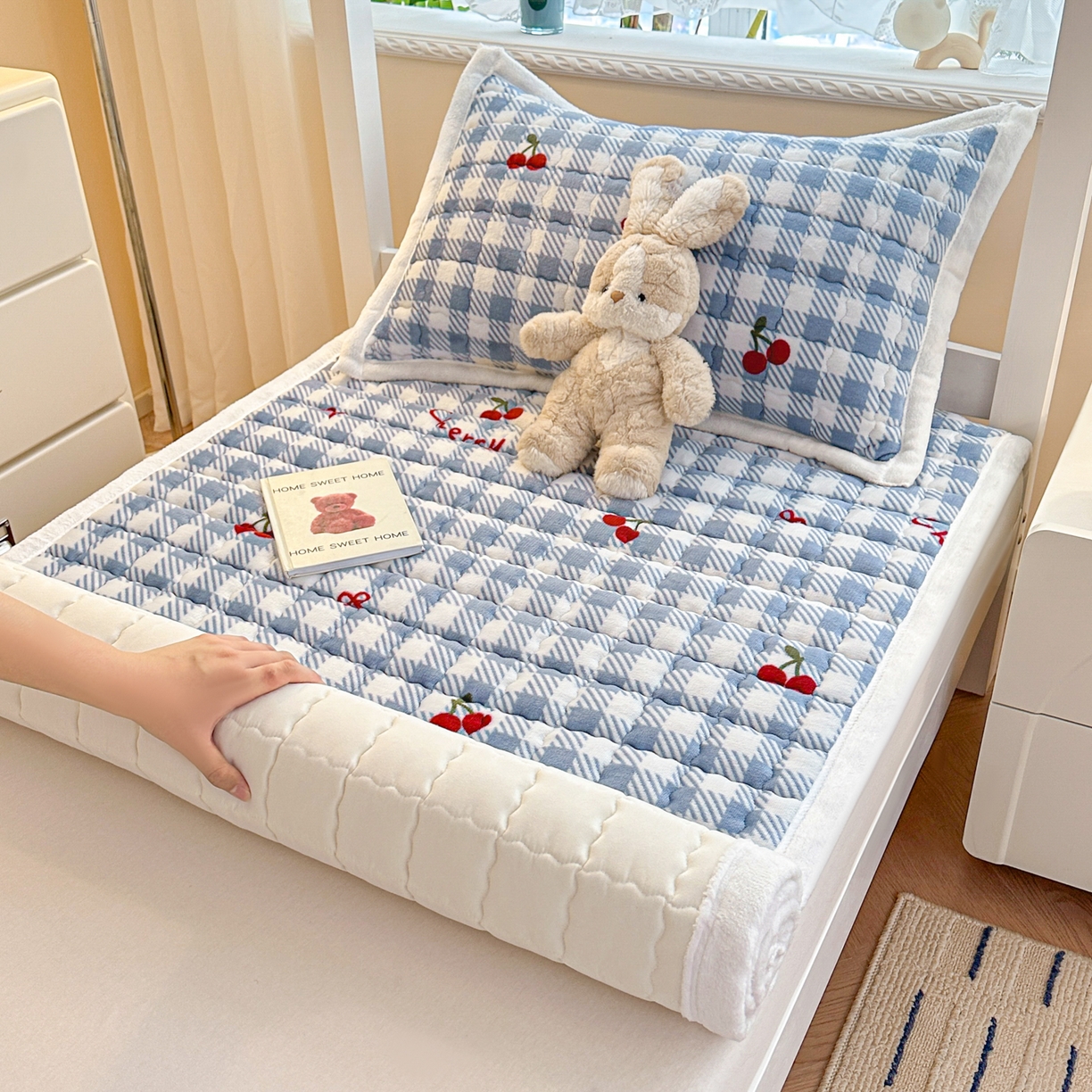 91家纺网 家纺一手货源 找家纺 川悦生活 2025新款A类印花牛奶绒床垫加厚绒保暖床床褥 床垫青禾车厘