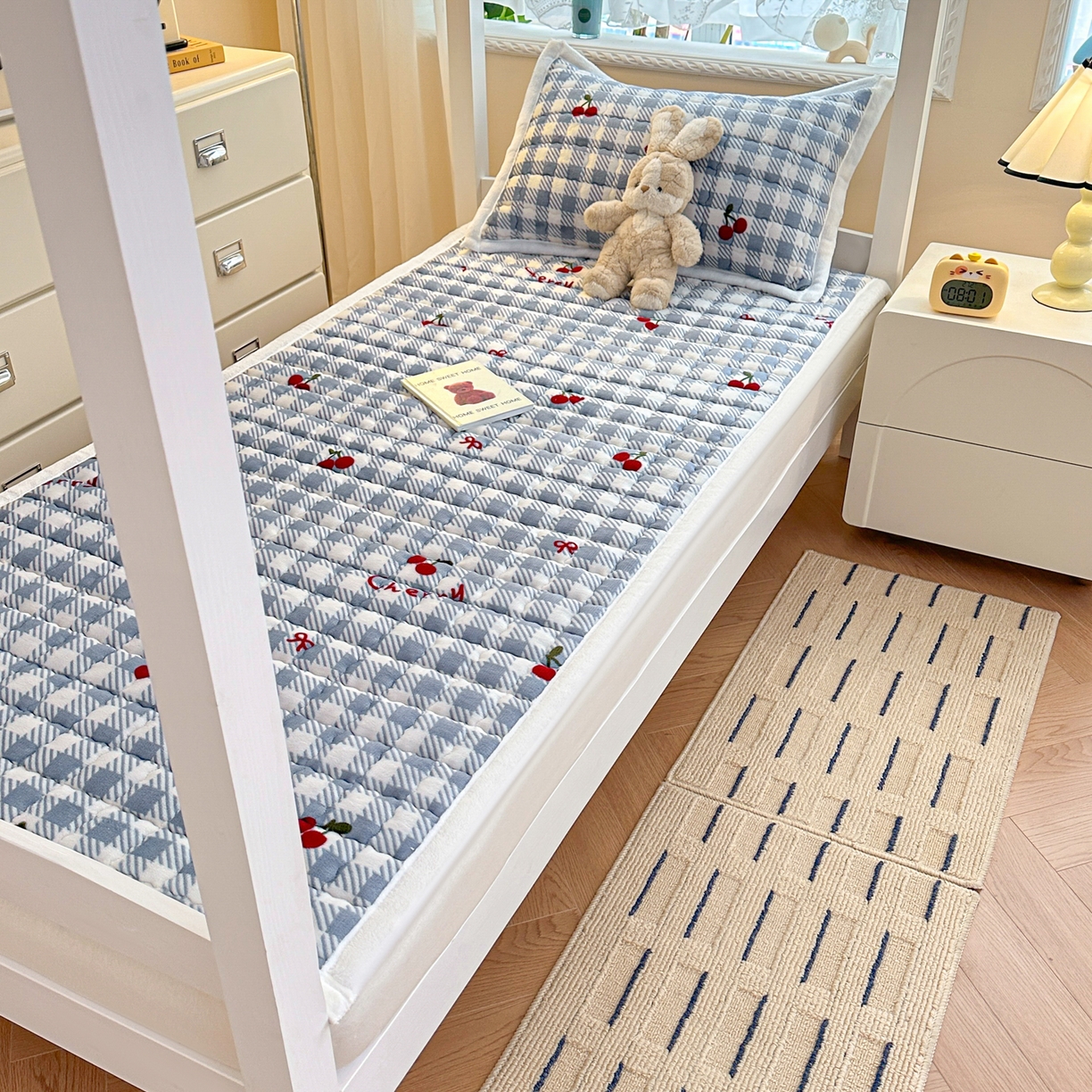 91家纺网 家纺一手货源 找家纺 川悦生活 2025新款A类印花牛奶绒床垫加厚绒保暖床床褥 床垫青禾车厘