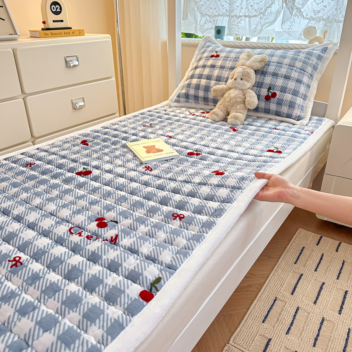 91家纺网 家纺一手货源 找家纺 川悦生活 2025新款A类印花牛奶绒床垫加厚绒保暖床床褥 床垫青禾车厘