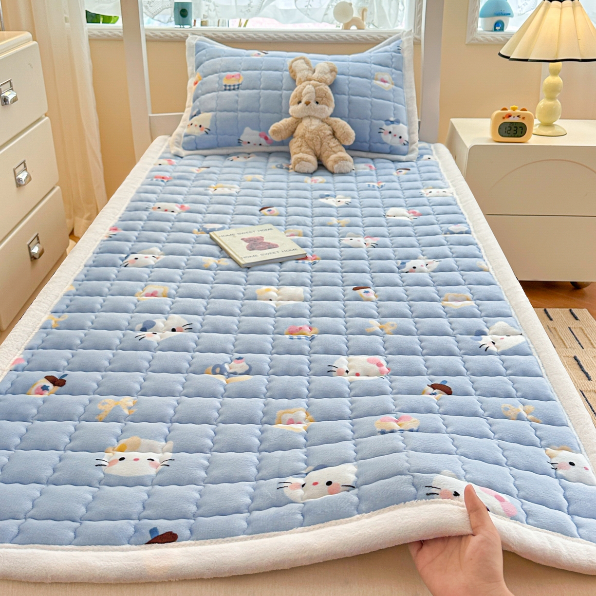 91家纺网 家纺一手货源 找家纺 川悦生活 2025新款A类印花牛奶绒床垫加厚绒保暖床床褥 床垫晴空小喵