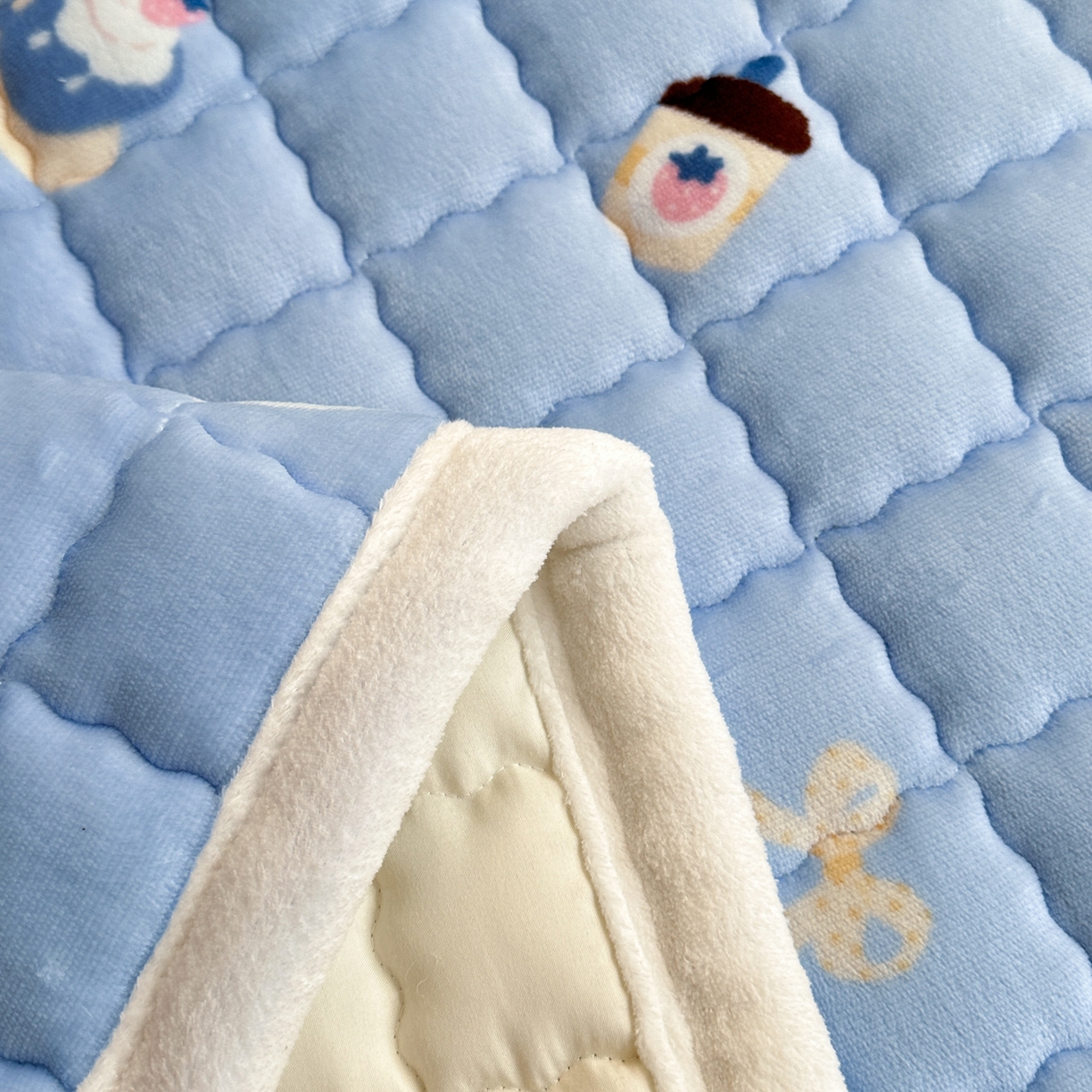 91家纺网 家纺一手货源 找家纺 川悦生活 2025新款A类印花牛奶绒床垫加厚绒保暖床床褥 床垫晴空小喵