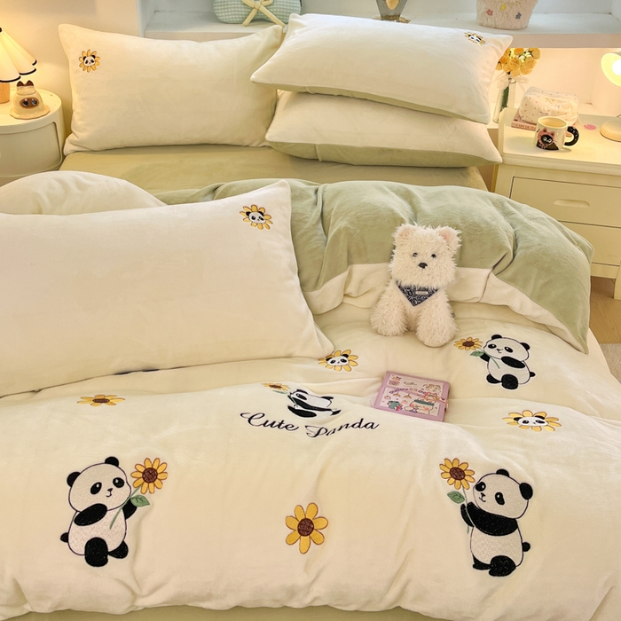 91家纺网 家纺一手货源 找家纺 利欧 2025新款满绣卡通牛奶绒刺绣四件套 向日葵熊-米白