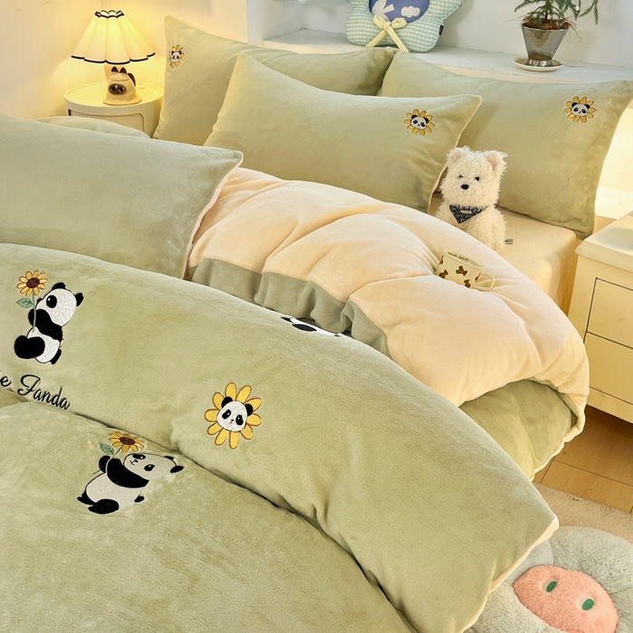 91家纺网 家纺一手货源 找家纺 利欧 2025新款满绣卡通牛奶绒刺绣四件套 向日葵熊-韵绿