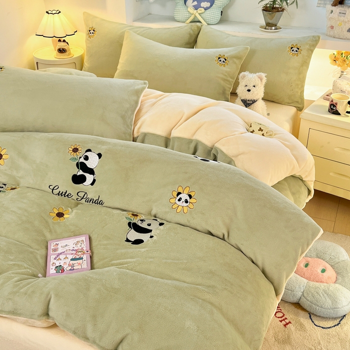 91家纺网 家纺一手货源 找家纺 利欧 2025新款满绣卡通牛奶绒刺绣四件套 向日葵熊-韵绿