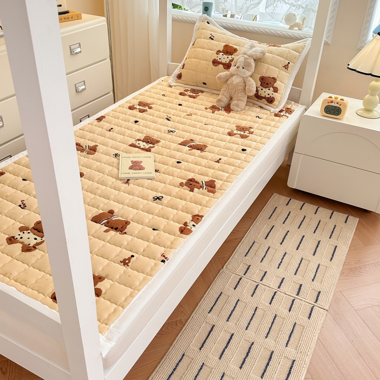 91家纺网 家纺一手货源 找家纺 川悦生活 2025新款A类印花牛奶绒床垫加厚绒保暖床床褥 床垫酥酥小熊