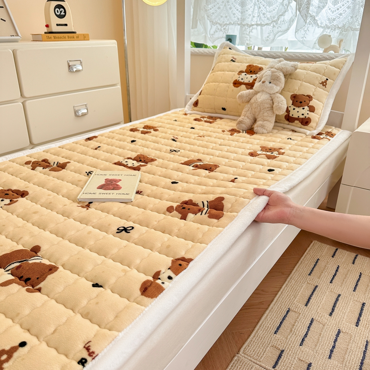 91家纺网 家纺一手货源 找家纺 川悦生活 2025新款A类印花牛奶绒床垫加厚绒保暖床床褥 床垫酥酥小熊