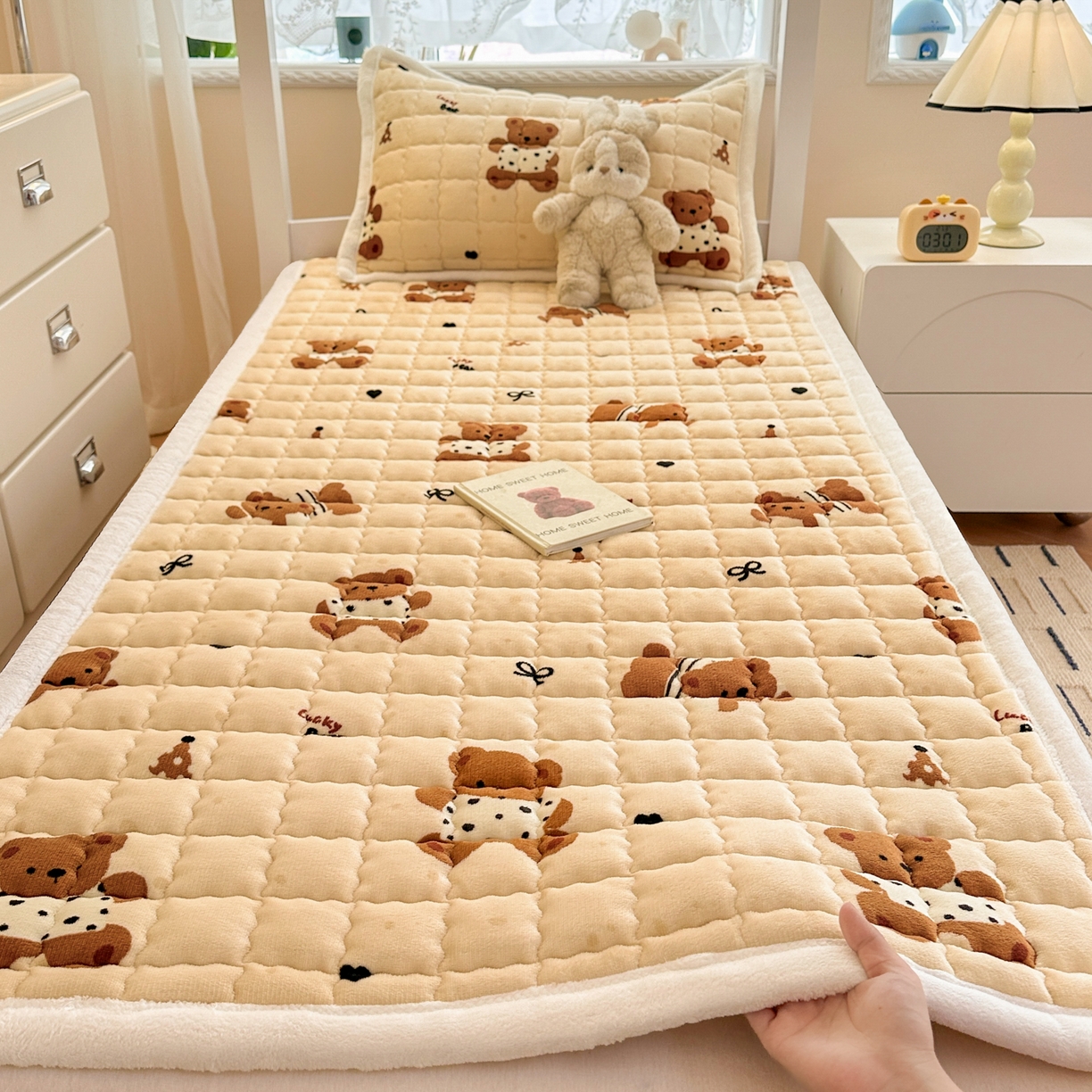 91家纺网 家纺一手货源 找家纺 川悦生活 2025新款A类印花牛奶绒床垫加厚绒保暖床床褥 床垫酥酥小熊