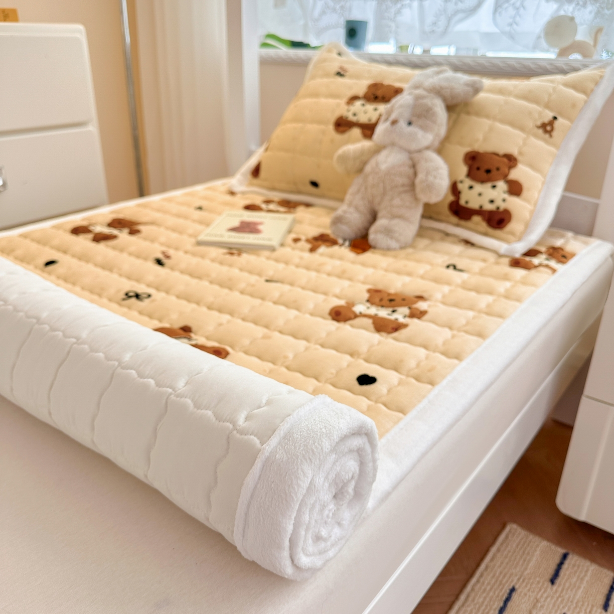 91家纺网 家纺一手货源 找家纺 川悦生活 2025新款A类印花牛奶绒床垫加厚绒保暖床床褥 床垫酥酥小熊