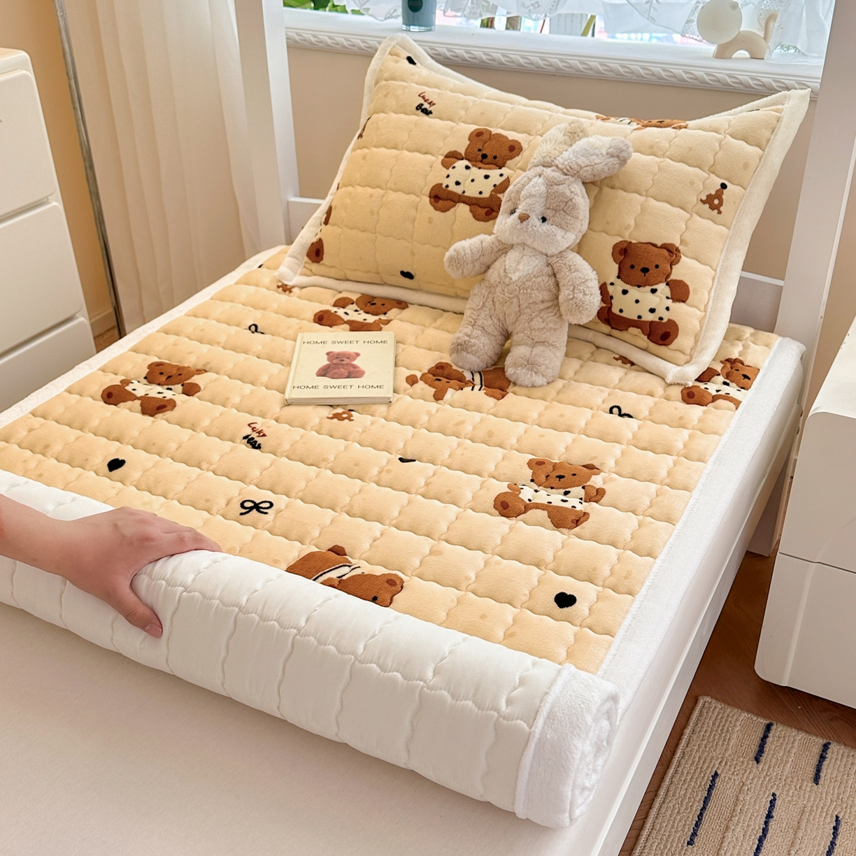 91家纺网 家纺一手货源 找家纺 川悦生活 2025新款A类印花牛奶绒床垫加厚绒保暖床床褥 床垫酥酥小熊