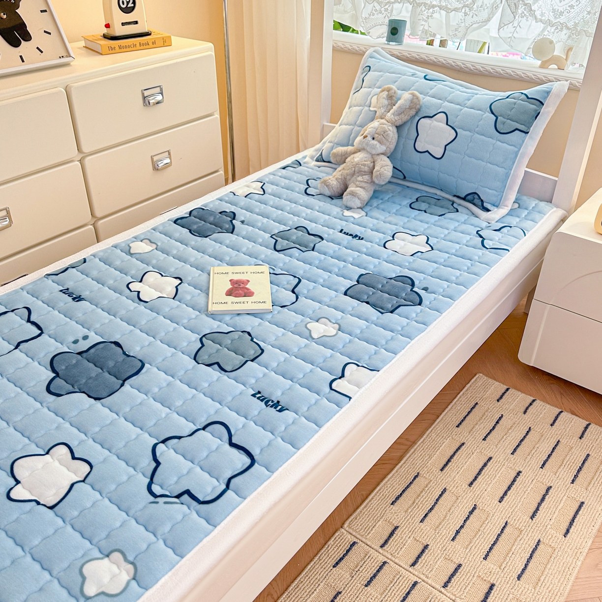 91家纺网 家纺一手货源 找家纺 川悦生活 2025新款A类印花牛奶绒床垫加厚绒保暖床床褥 床垫天空星系