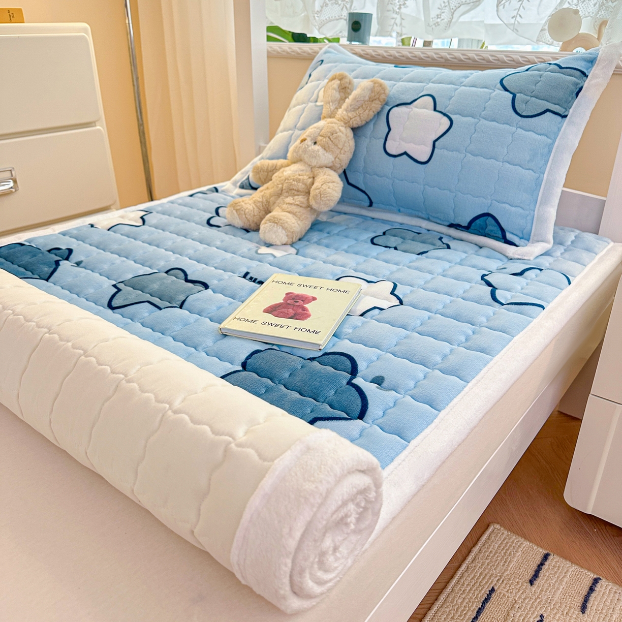 91家纺网 家纺一手货源 找家纺 川悦生活 2025新款A类印花牛奶绒床垫加厚绒保暖床床褥 床垫天空星系