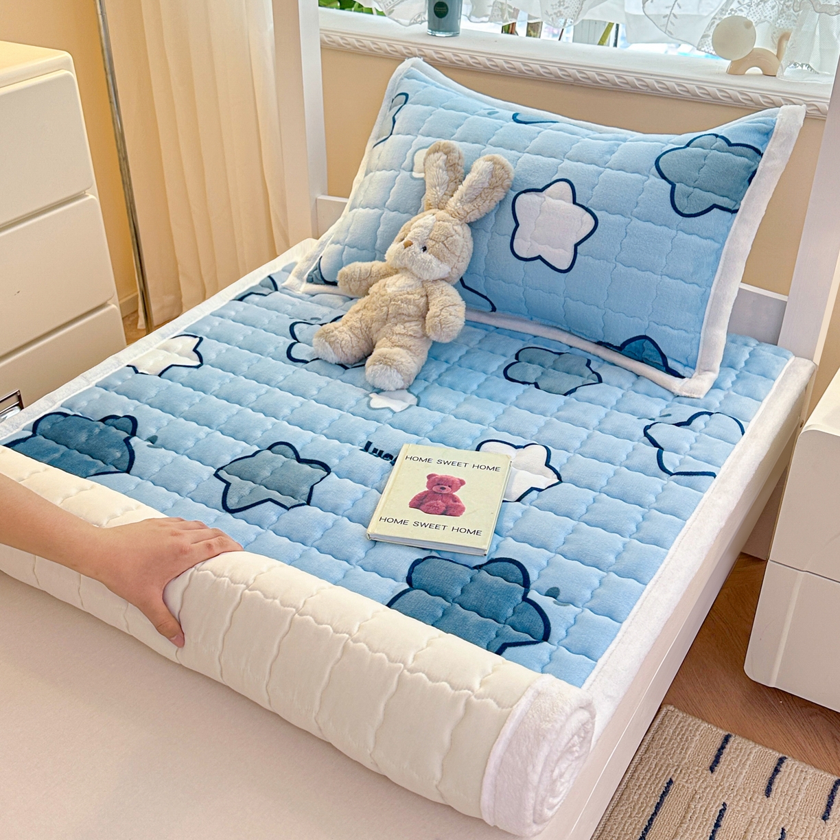 91家纺网 家纺一手货源 找家纺 川悦生活 2025新款A类印花牛奶绒床垫加厚绒保暖床床褥 床垫天空星系