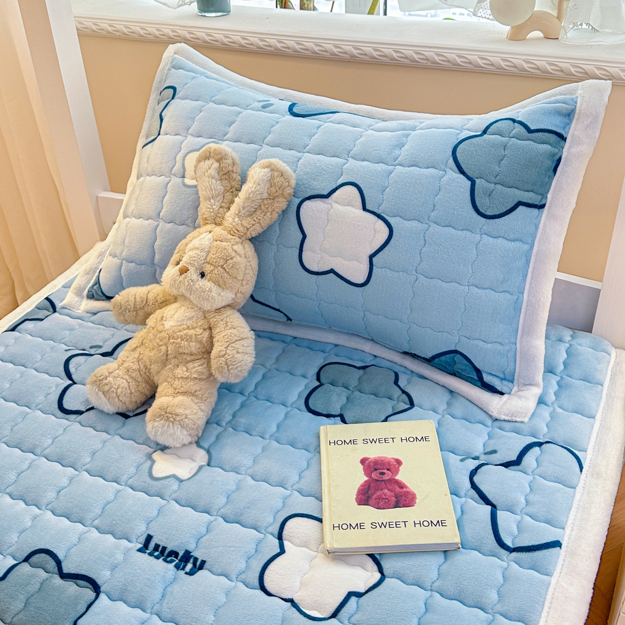 91家纺网 家纺一手货源 找家纺 川悦生活 2025新款A类印花牛奶绒床垫加厚绒保暖床床褥 床垫天空星系