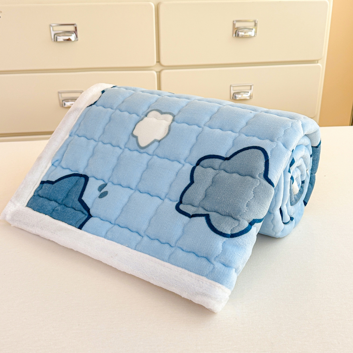 91家纺网 家纺一手货源 找家纺 川悦生活 2025新款A类印花牛奶绒床垫加厚绒保暖床床褥 床垫天空星系