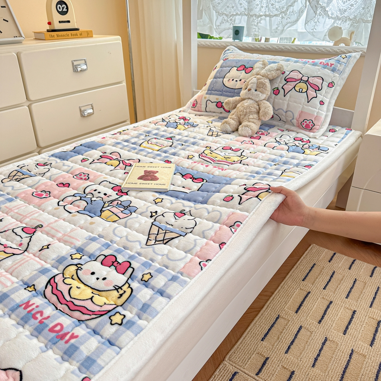91家纺网 家纺一手货源 找家纺 川悦生活 2025新款A类印花牛奶绒床垫加厚绒保暖床床褥 床垫甜茶小猫