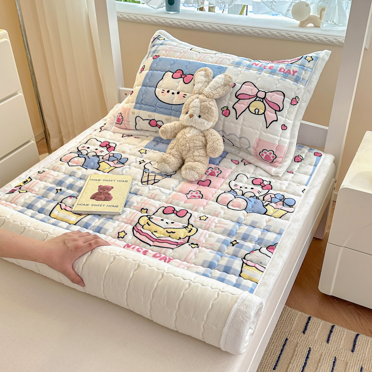91家纺网 家纺一手货源 找家纺 川悦生活 2025新款A类印花牛奶绒床垫加厚绒保暖床床褥 床垫甜茶小猫