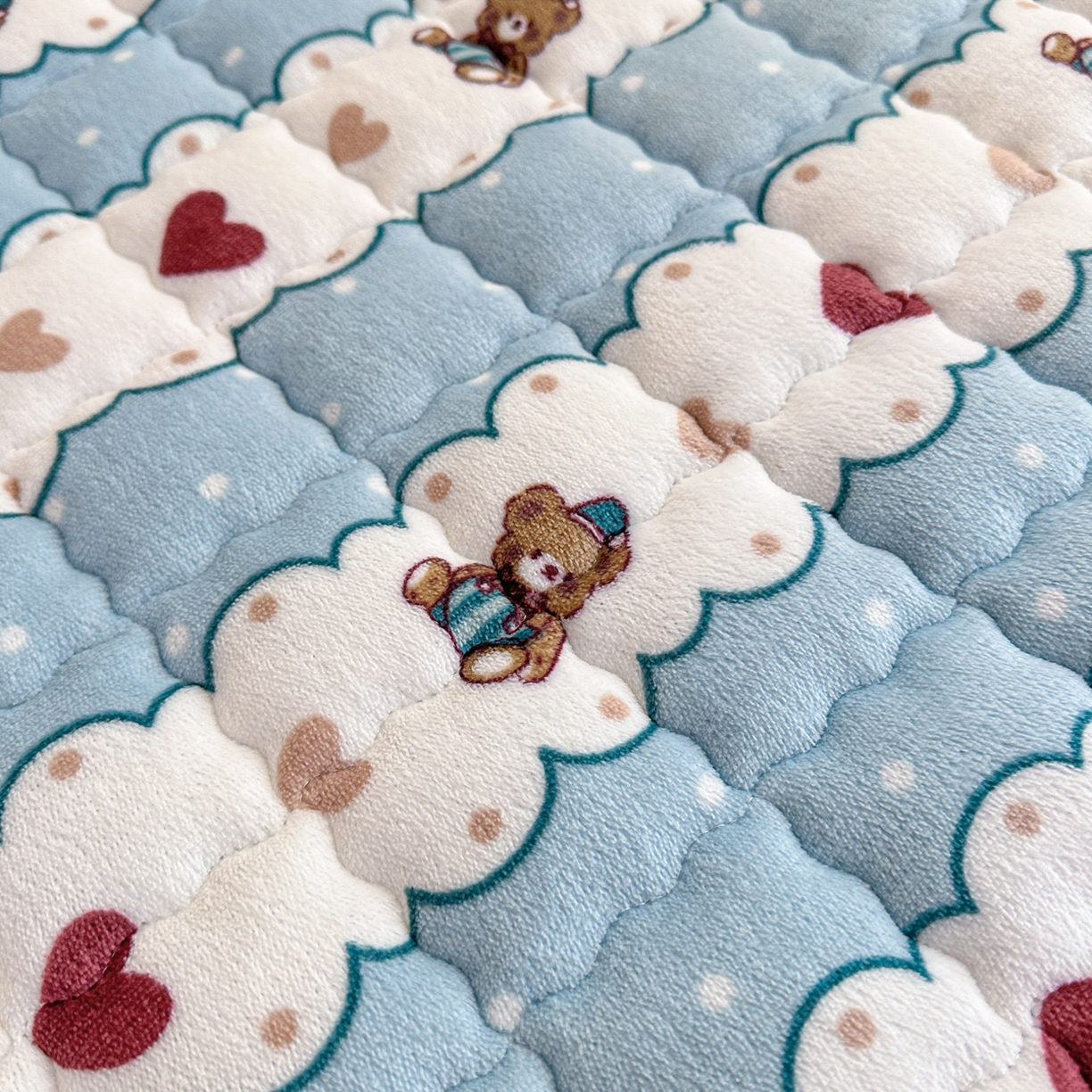 91家纺网 家纺一手货源 找家纺 川悦生活 2025新款A类印花牛奶绒床垫加厚绒保暖床床褥 床垫甜糕小熊