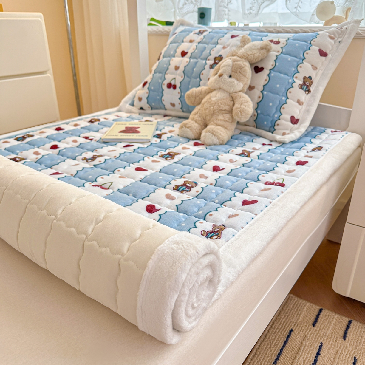 91家纺网 家纺一手货源 找家纺 川悦生活 2025新款A类印花牛奶绒床垫加厚绒保暖床床褥 床垫甜糕小熊