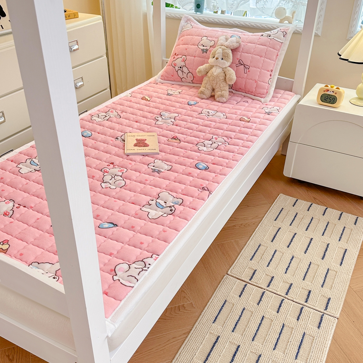 91家纺网 家纺一手货源 找家纺 川悦生活 2025新款A类印花牛奶绒床垫加厚绒保暖床床褥 床垫甜蜜小狗