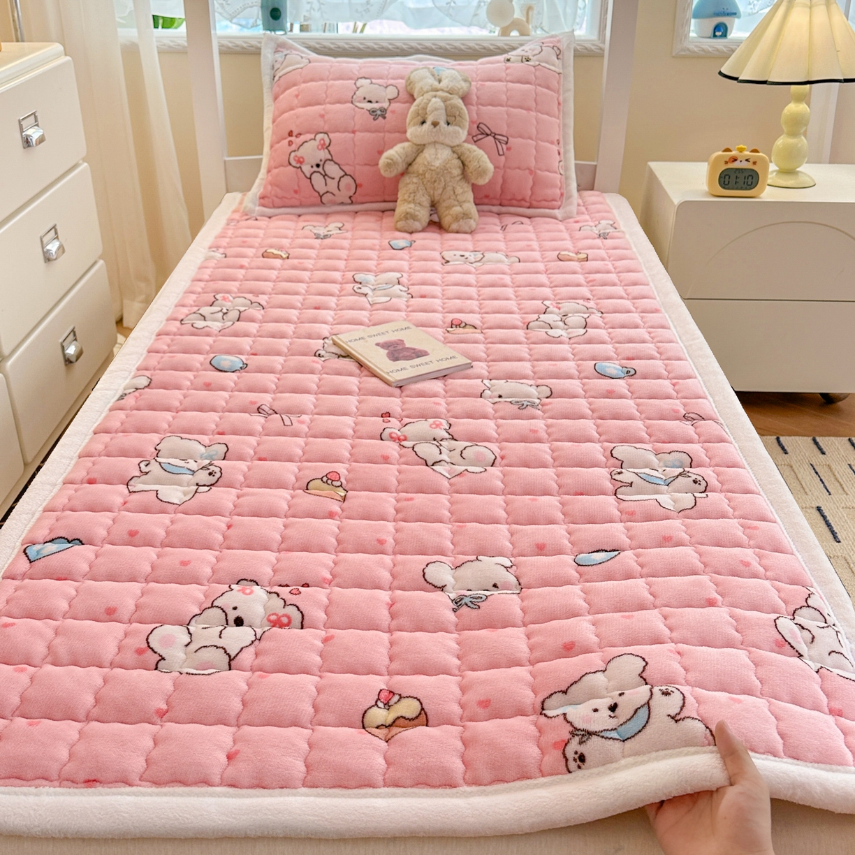 91家纺网 家纺一手货源 找家纺 川悦生活 2025新款A类印花牛奶绒床垫加厚绒保暖床床褥 床垫甜蜜小狗
