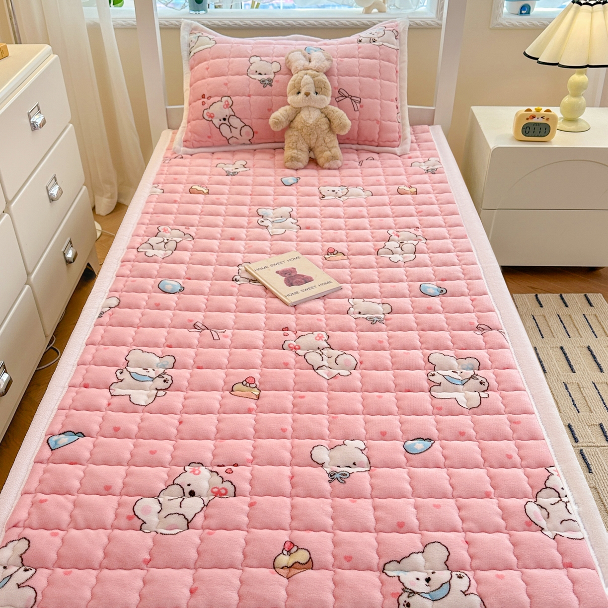 91家纺网 家纺一手货源 找家纺 川悦生活 2025新款A类印花牛奶绒床垫加厚绒保暖床床褥 床垫甜蜜小狗