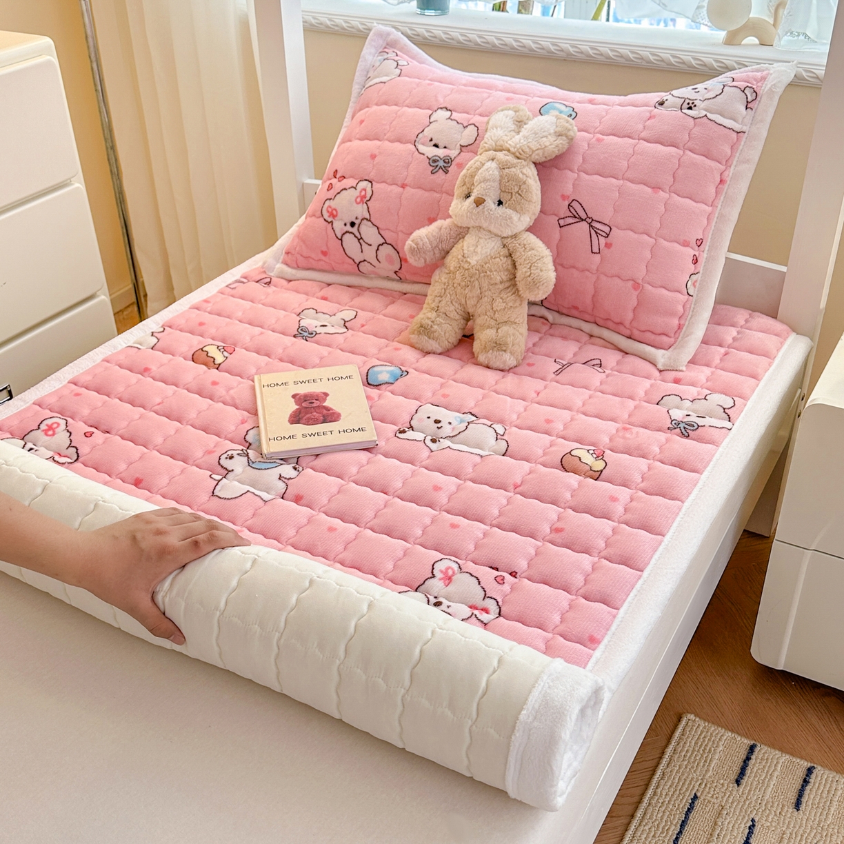 91家纺网 家纺一手货源 找家纺 川悦生活 2025新款A类印花牛奶绒床垫加厚绒保暖床床褥 床垫甜蜜小狗