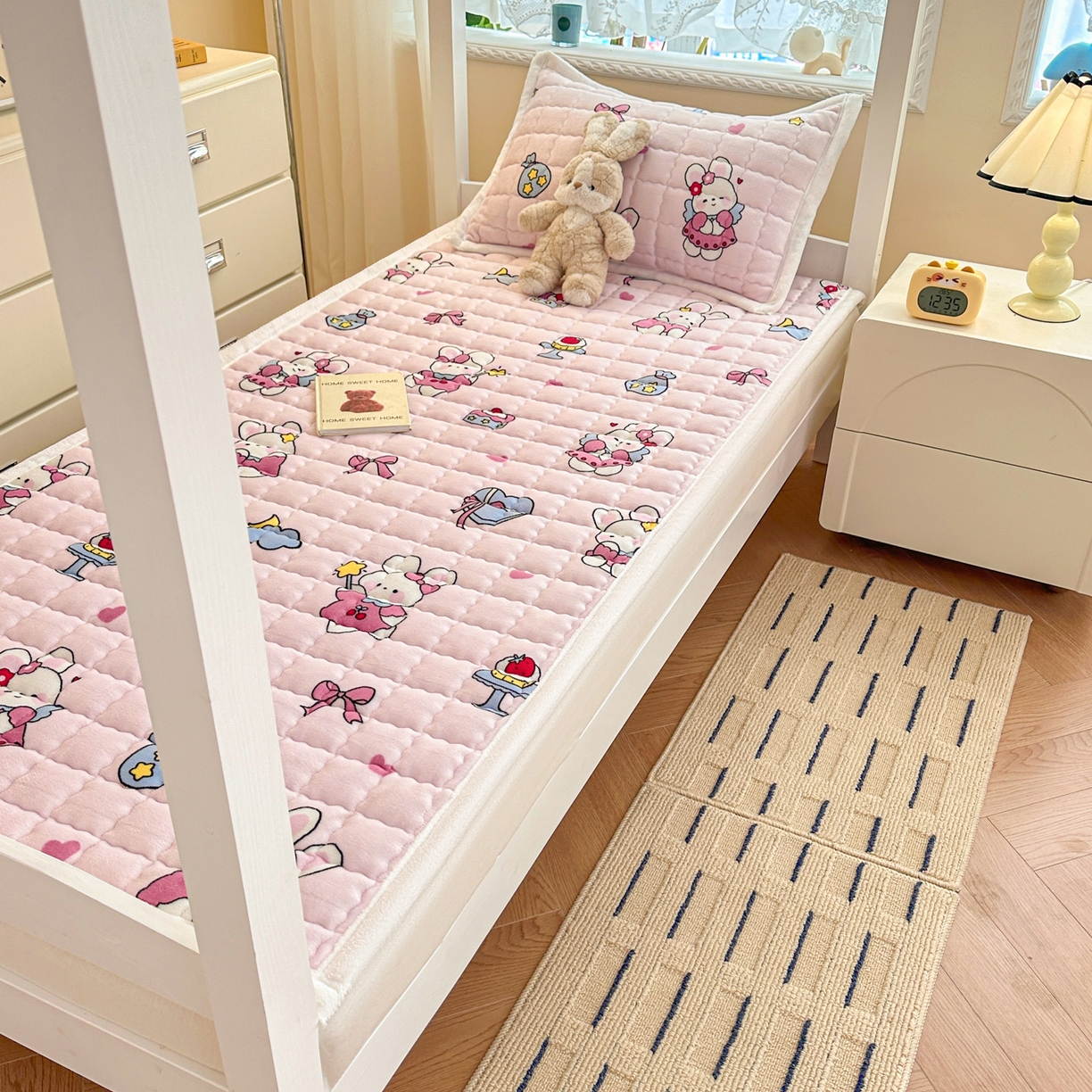 91家纺网 家纺一手货源 找家纺 川悦生活 2025新款A类印花牛奶绒床垫加厚绒保暖床床褥 床垫甜心兔糕