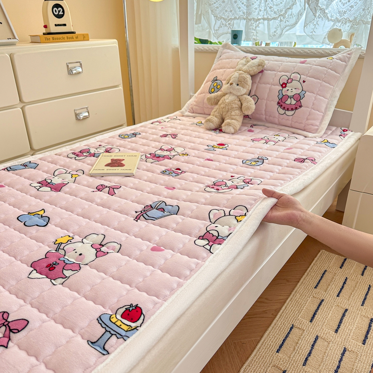 91家纺网 家纺一手货源 找家纺 川悦生活 2025新款A类印花牛奶绒床垫加厚绒保暖床床褥 床垫甜心兔糕