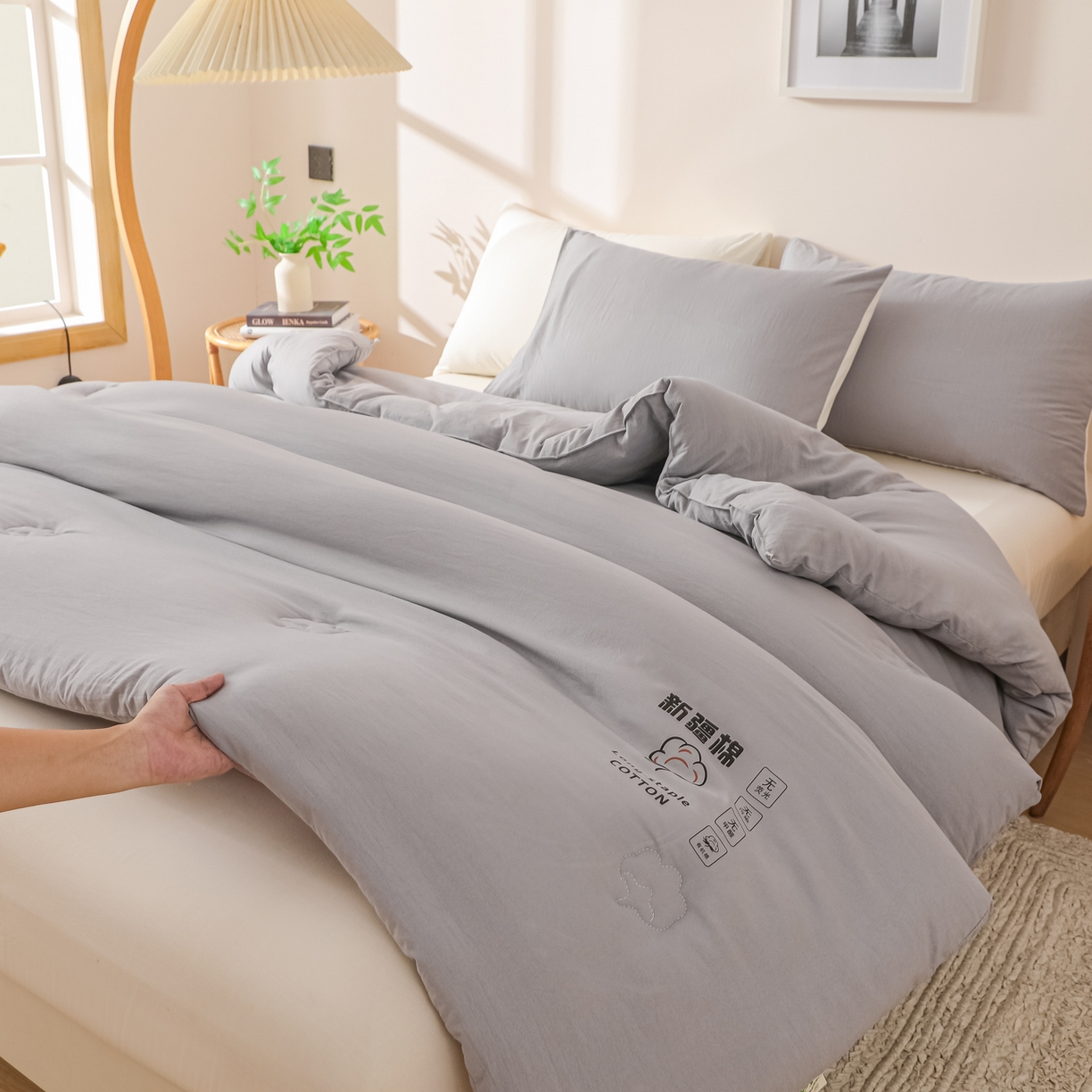 91家纺网 家纺一手货源 找家纺 圣尔雅家纺 2025新款A类水洗棉新疆棉花被无印风冬被加厚保暖被子被芯四季通用被子 淡雅灰