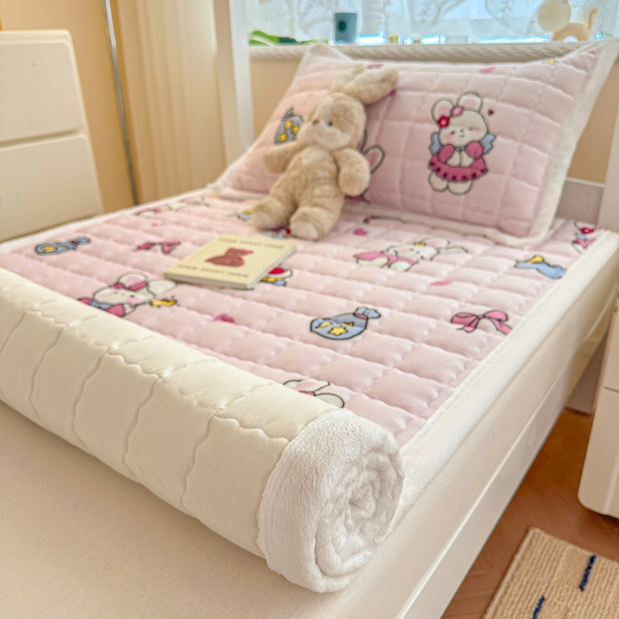 91家纺网 家纺一手货源 找家纺 川悦生活 2025新款A类印花牛奶绒床垫加厚绒保暖床床褥 床垫甜心兔糕