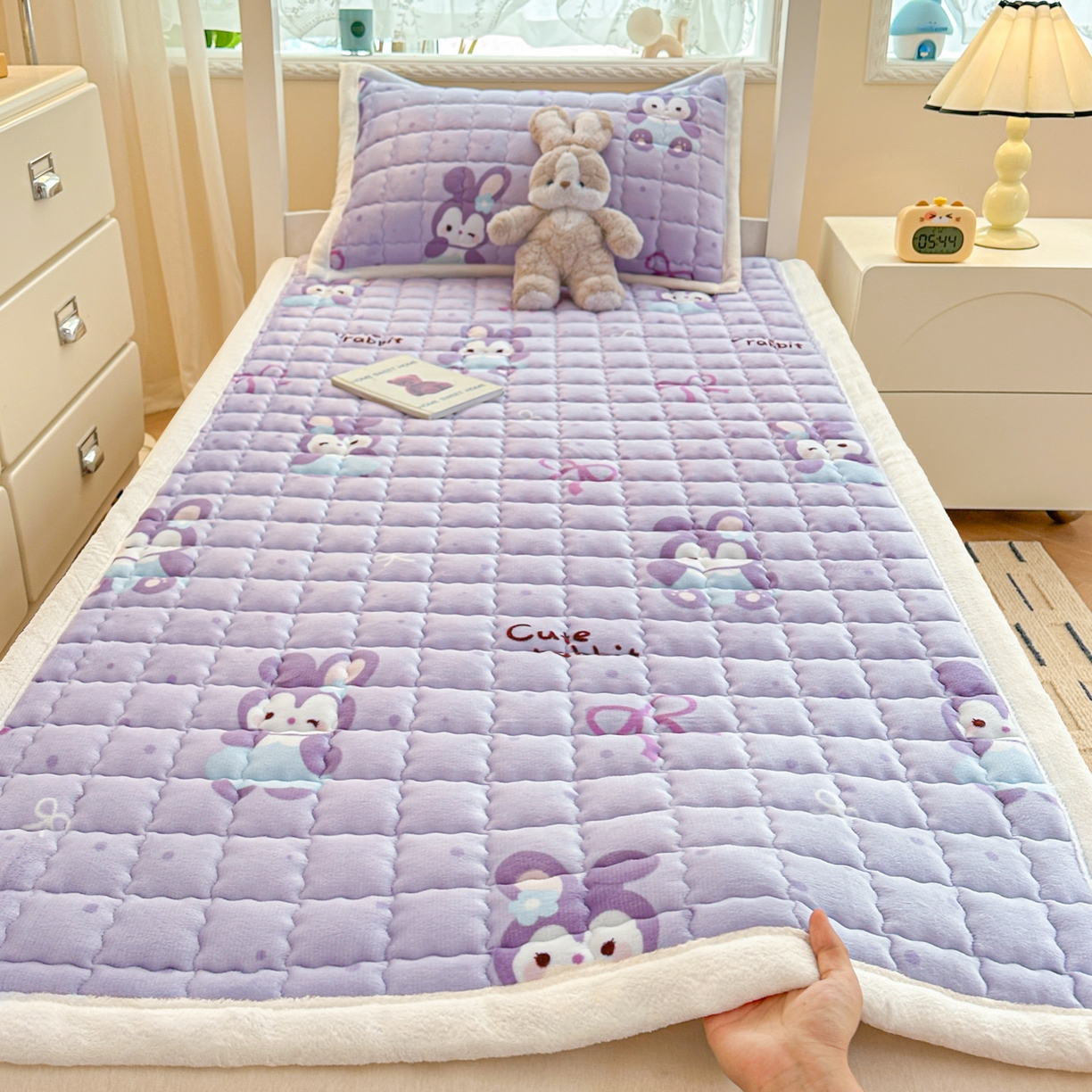 91家纺网 家纺一手货源 找家纺 川悦生活 2025新款A类印花牛奶绒床垫加厚绒保暖床床褥 床垫香芋奶茶