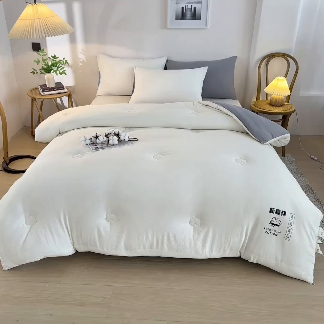 91家纺网 家纺一手货源 找家纺 圣尔雅家纺 2025新款A类水洗棉新疆棉花被无印风冬被加厚保暖被子被芯四季通用被子 白拼灰