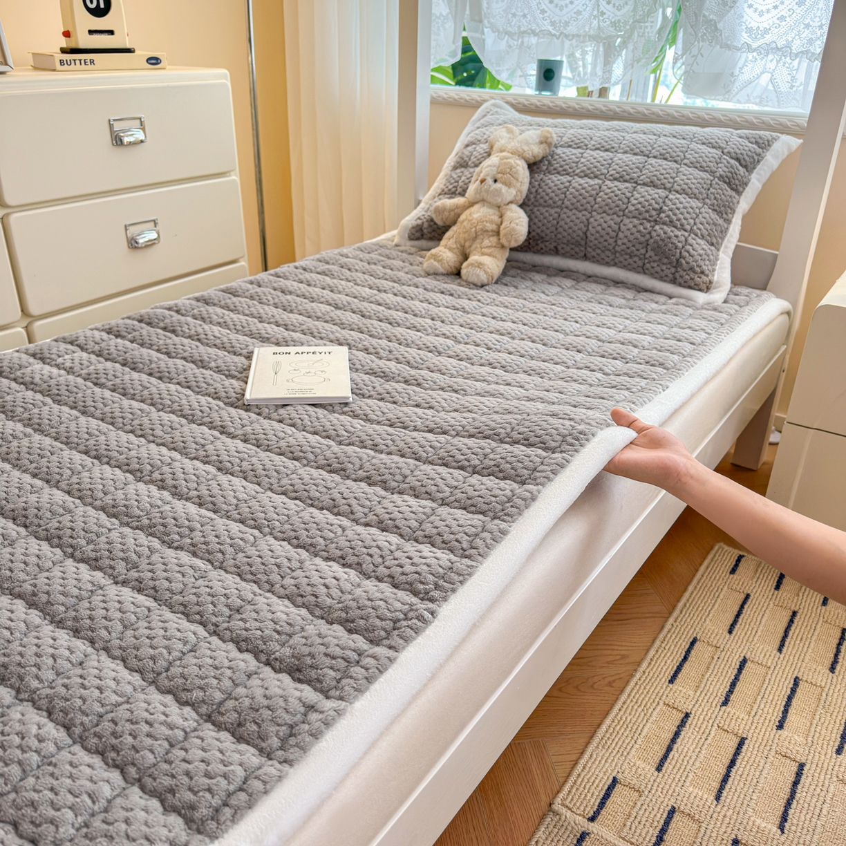 91家纺网 家纺一手货源 找家纺 川悦生活 2025新款A类印花牛奶绒床垫加厚绒保暖床床褥 床垫星空灰