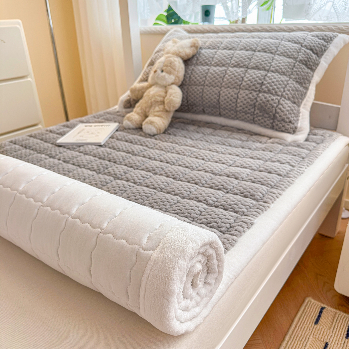 91家纺网 家纺一手货源 找家纺 川悦生活 2025新款A类印花牛奶绒床垫加厚绒保暖床床褥 床垫星空灰