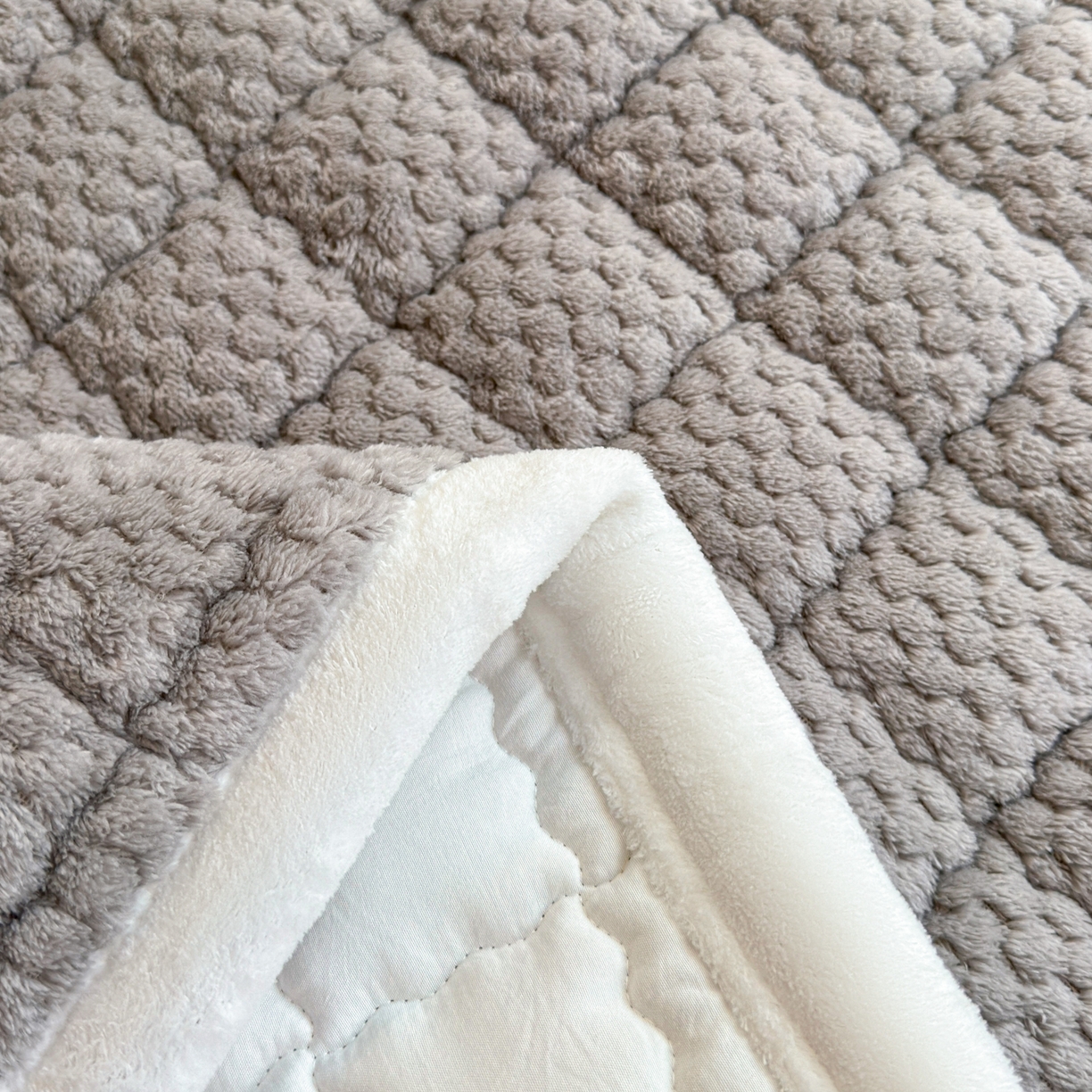 91家纺网 家纺一手货源 找家纺 川悦生活 2025新款A类印花牛奶绒床垫加厚绒保暖床床褥 床垫星空灰