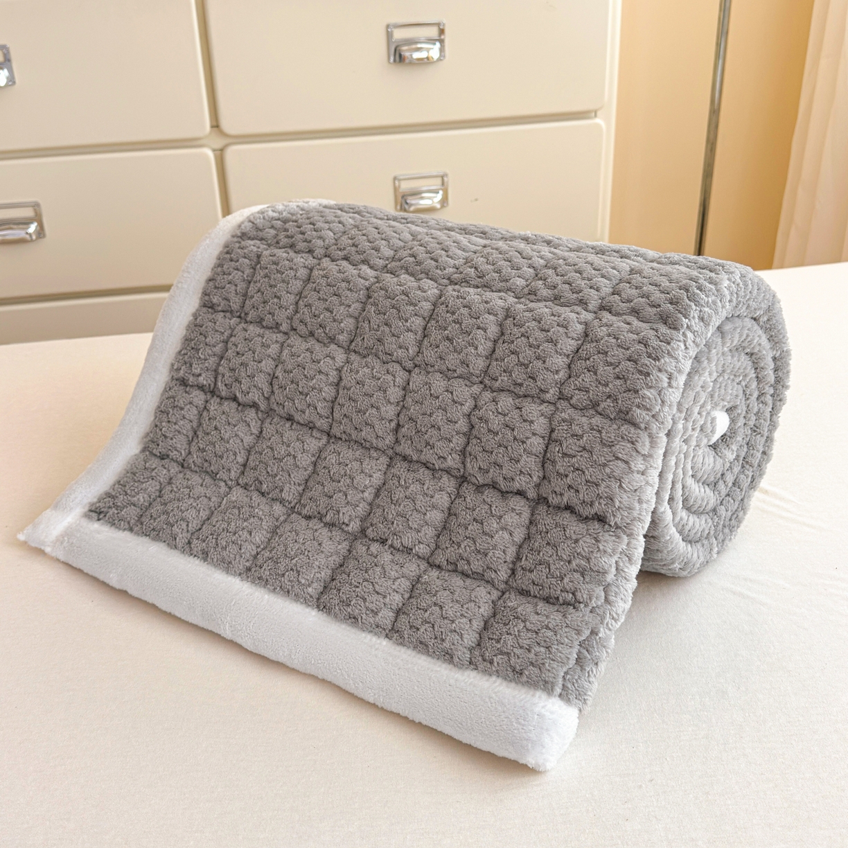 91家纺网 家纺一手货源 找家纺 川悦生活 2025新款A类印花牛奶绒床垫加厚绒保暖床床褥 床垫星空灰