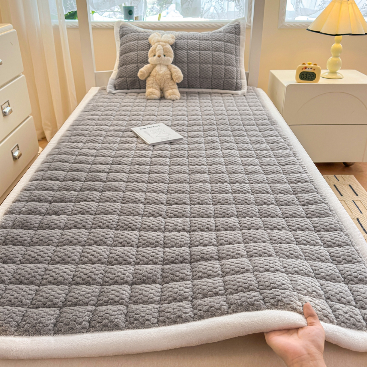 91家纺网 家纺一手货源 找家纺 川悦生活 2025新款A类印花牛奶绒床垫加厚绒保暖床床褥 床垫星空灰
