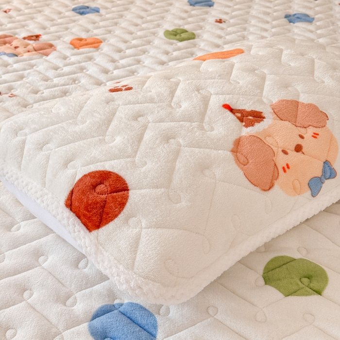 91家纺网 家纺一手货源 找家纺 小萌虎 2025秋冬新款牛奶绒夹棉床垫床褥 波点狗