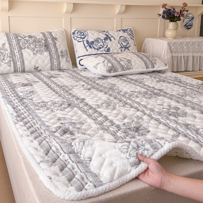 91家纺网 家纺一手货源 找家纺 （总）小萌虎 2025秋冬新款牛奶绒夹棉床垫床褥