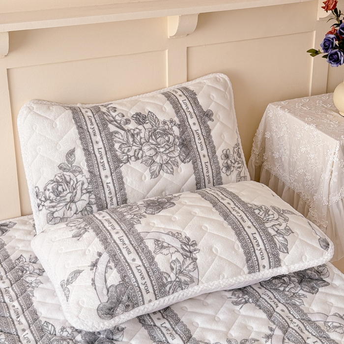 91家纺网 家纺一手货源 找家纺 小萌虎 2025秋冬新款牛奶绒夹棉床垫床褥 秘境