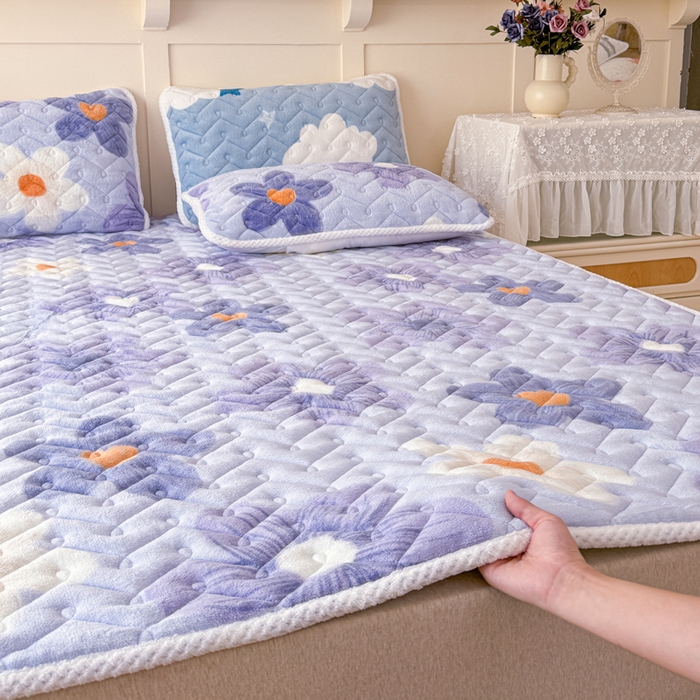 91家纺网 家纺一手货源 找家纺 小萌虎 2025秋冬新款牛奶绒夹棉床垫床褥 浅香