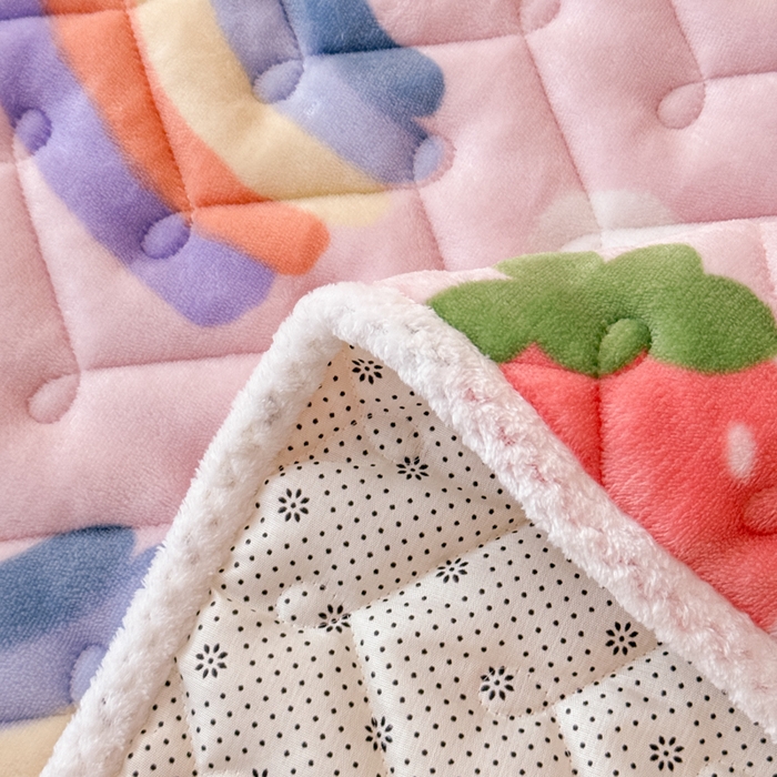 91家纺网 家纺一手货源 找家纺 小萌虎 2025秋冬新款牛奶绒夹棉床垫床褥 彩虹乐园