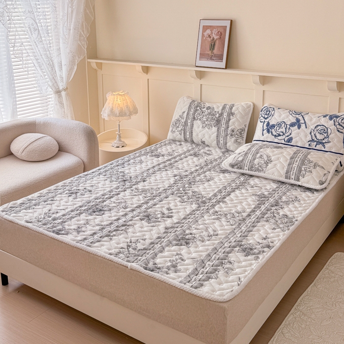 91家纺网 家纺一手货源 找家纺 小萌虎 2025秋冬新款牛奶绒夹棉床垫床褥 秘境