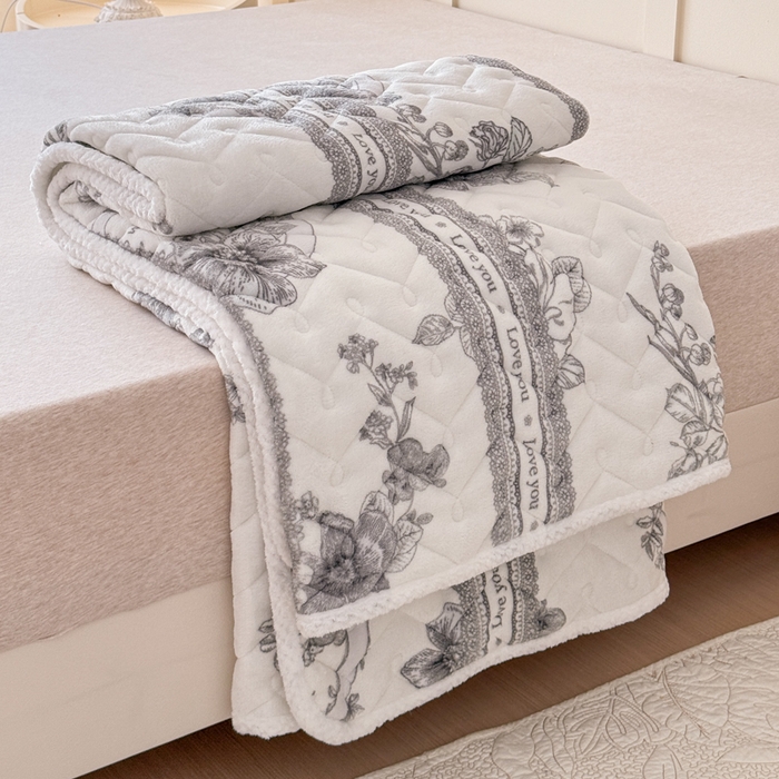 91家纺网 家纺一手货源 找家纺 小萌虎 2025秋冬新款牛奶绒夹棉床垫床褥 秘境