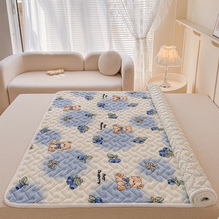 91家纺网 家纺一手货源 找家纺 小萌虎 2025秋冬新款牛奶绒夹棉床垫床褥 蓝莓小熊