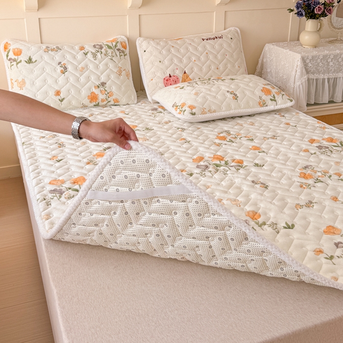 91家纺网 家纺一手货源 找家纺 小萌虎 2025秋冬新款牛奶绒夹棉床垫床褥 乐园