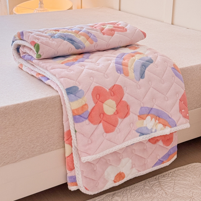 91家纺网 家纺一手货源 找家纺 小萌虎 2025秋冬新款牛奶绒夹棉床垫床褥 彩虹乐园